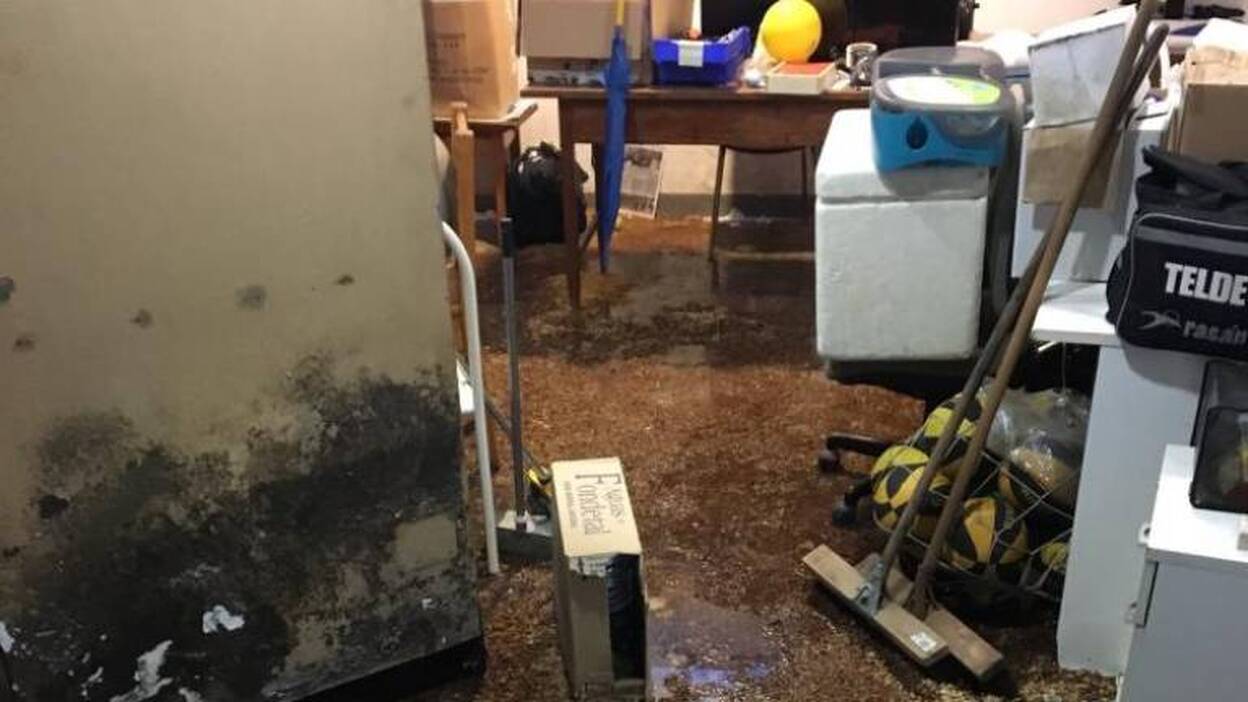 De oficina del club a cloaca