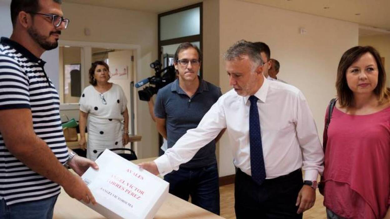 El PSOE proclama a Torres como su candidato a presidente de Canarias