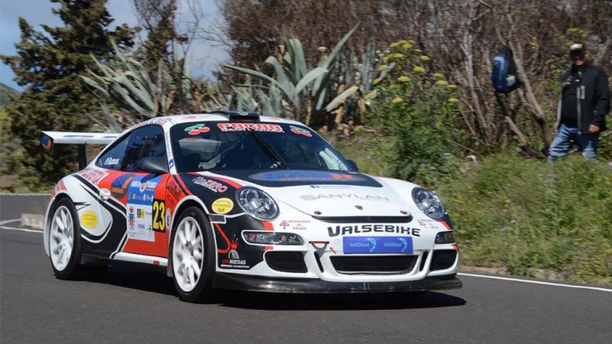 Iván Armas logra su tercer triunfo en la Subida a Moya con un Porsche 911 GT3