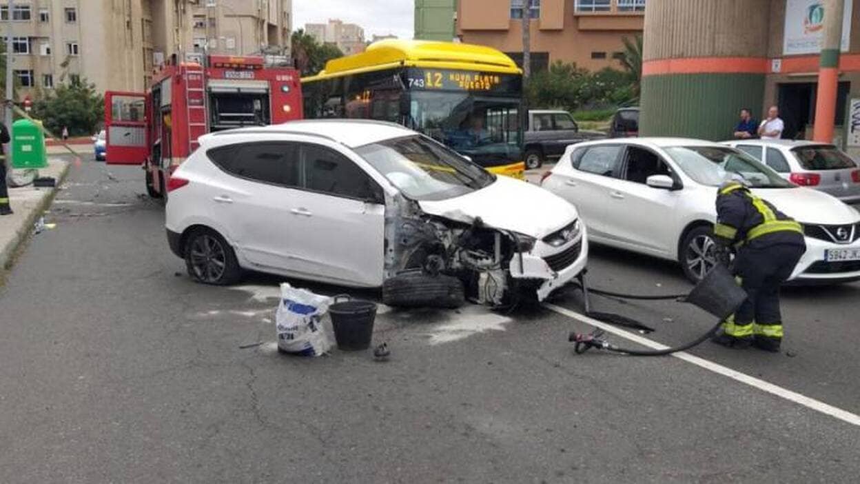 Herido tras colisionar su coche en la calle Córdoba