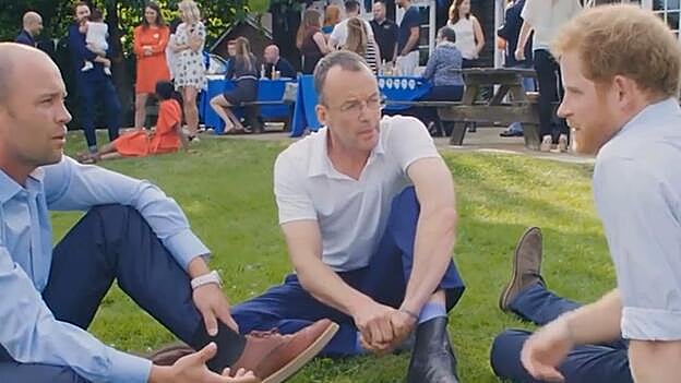 Harry y Meghan anuncian que están esperando su primer hijo