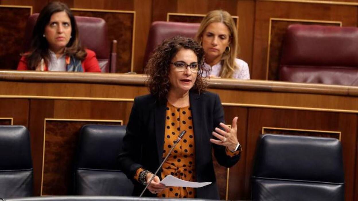 El PP acusa a Montero de "no saber de impuestos" porque es médico