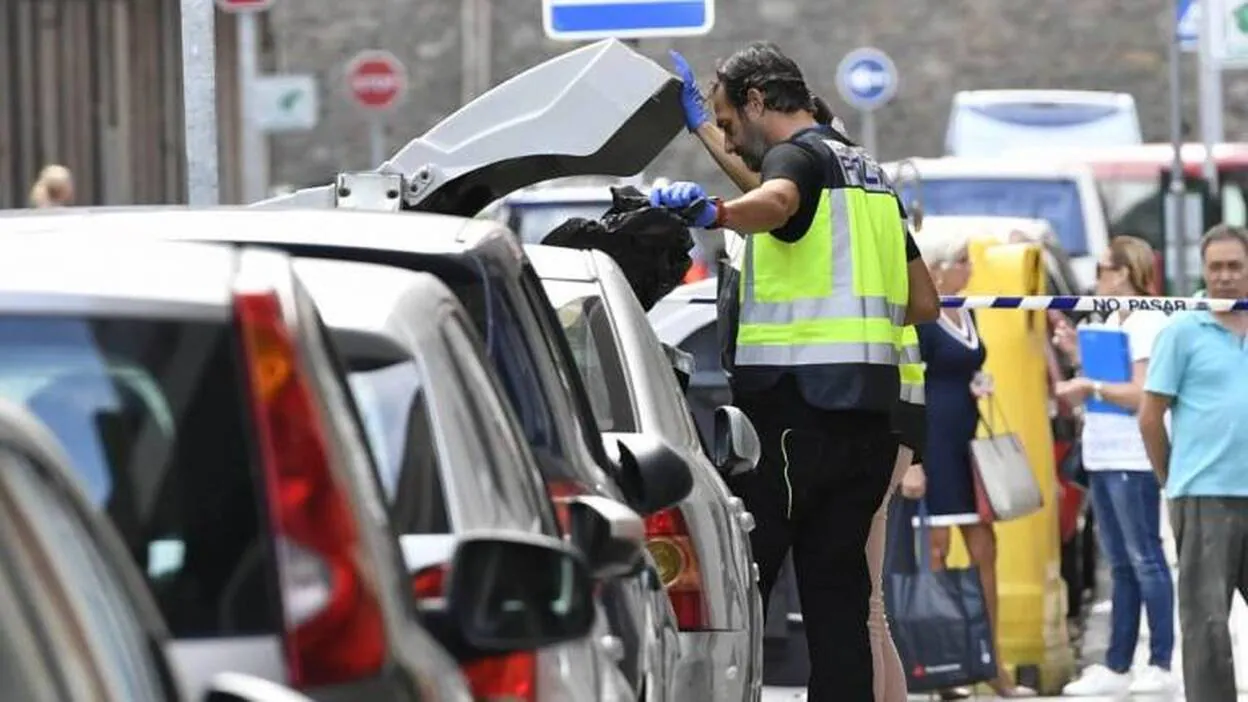 Dejó morir a su madre y mató al padre