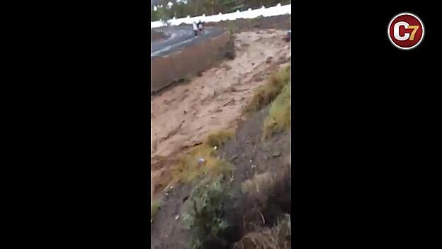 Atrapados en su vehículo por la riada en Jandía