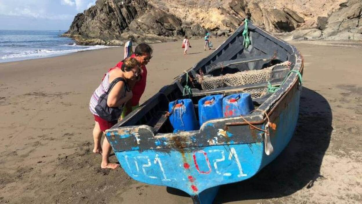 Llega una patera a la playa de Las Mujeres, en el sur de Gran Canaria