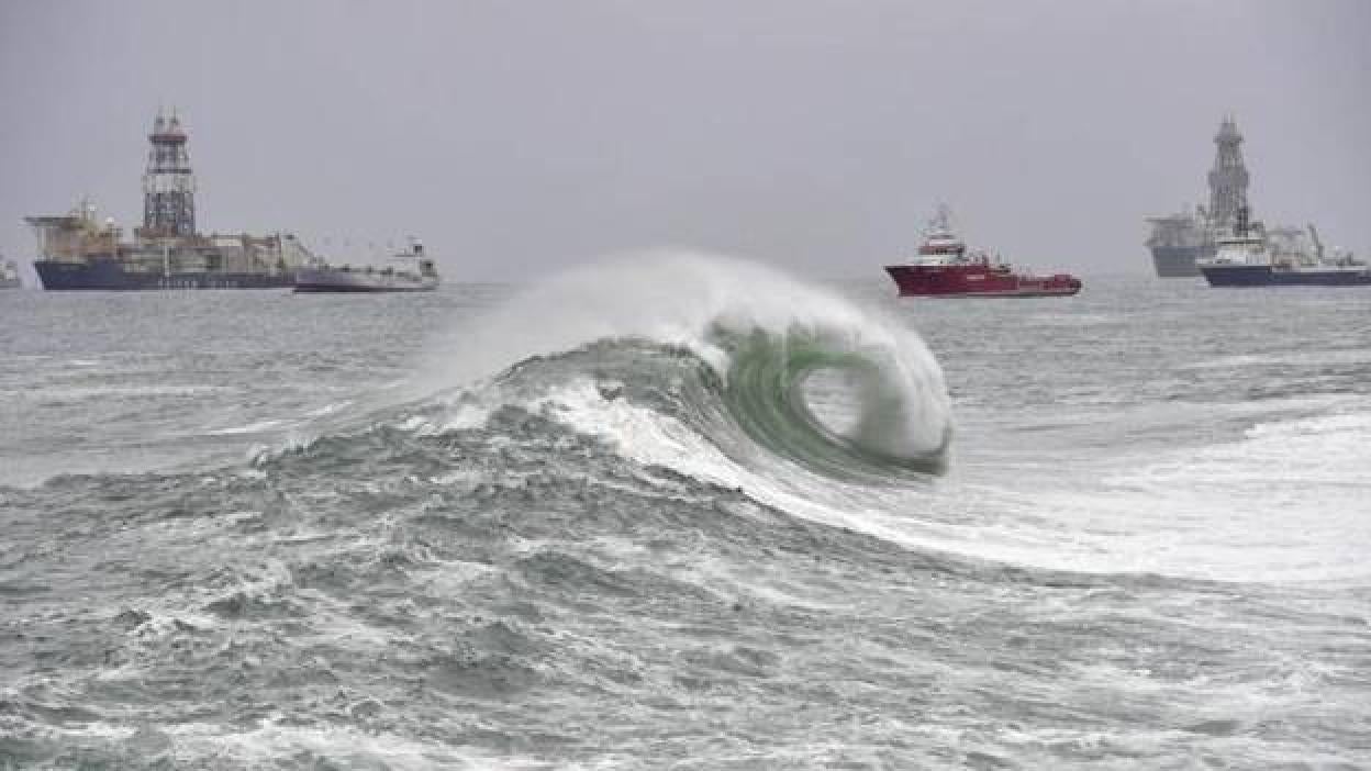 Frío, oleaje y lluvias débiles para el martes