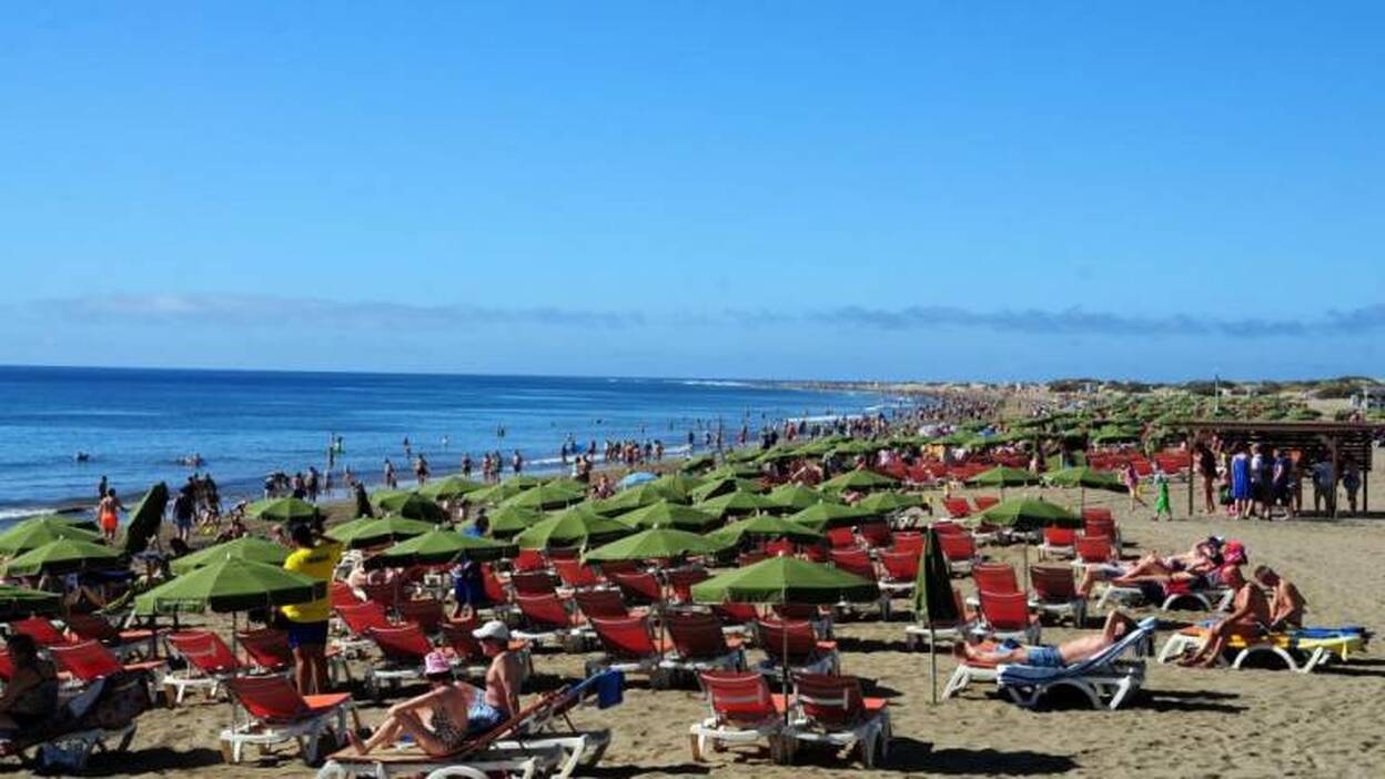 Canarias enfila el final de año con 355.000 turistas menos