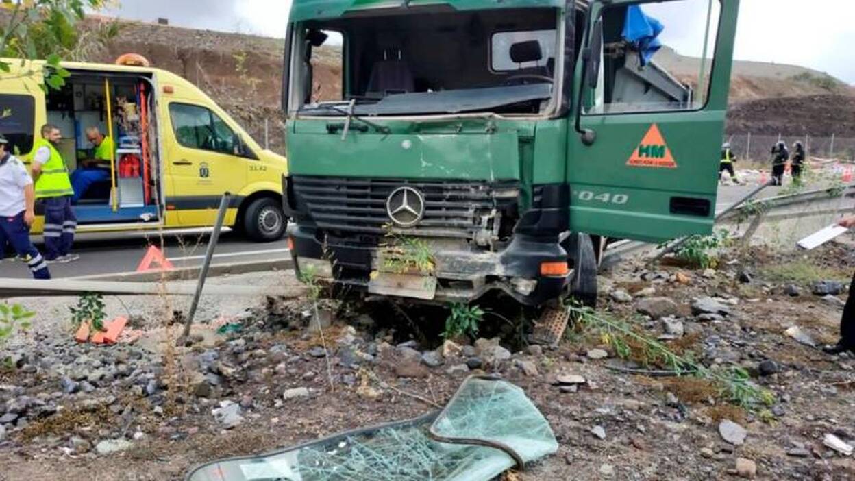 Accidente de un camión en Tamaraceite