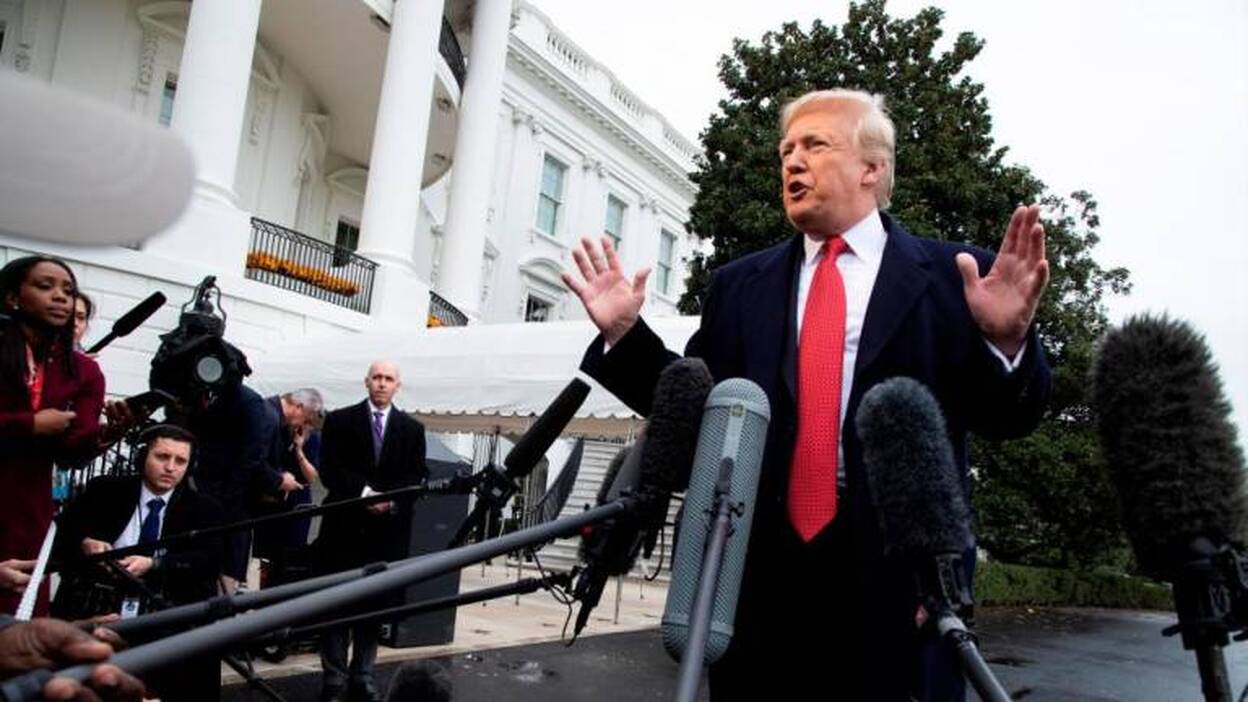 Trump advierte de que podría retirar las acreditaciones a más periodistas