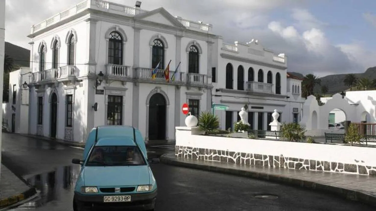 Haría da ayudas de viaje a sus estudiantes