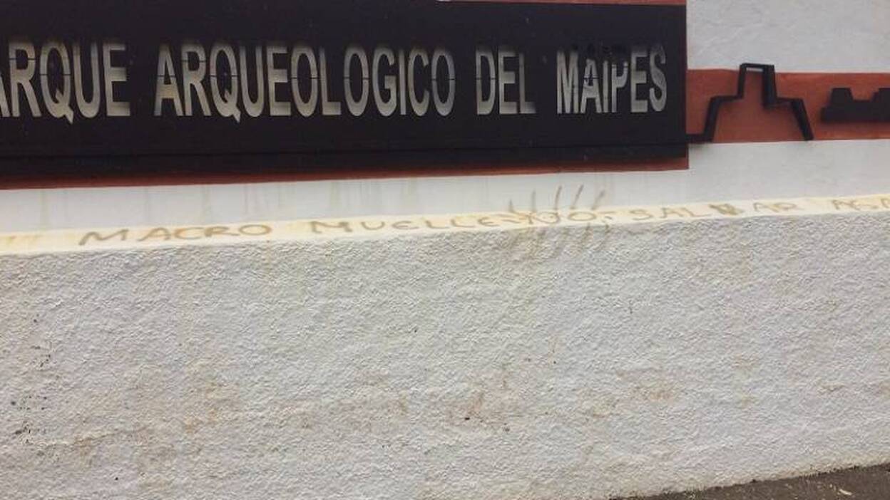 Agaete se llena de pintadas