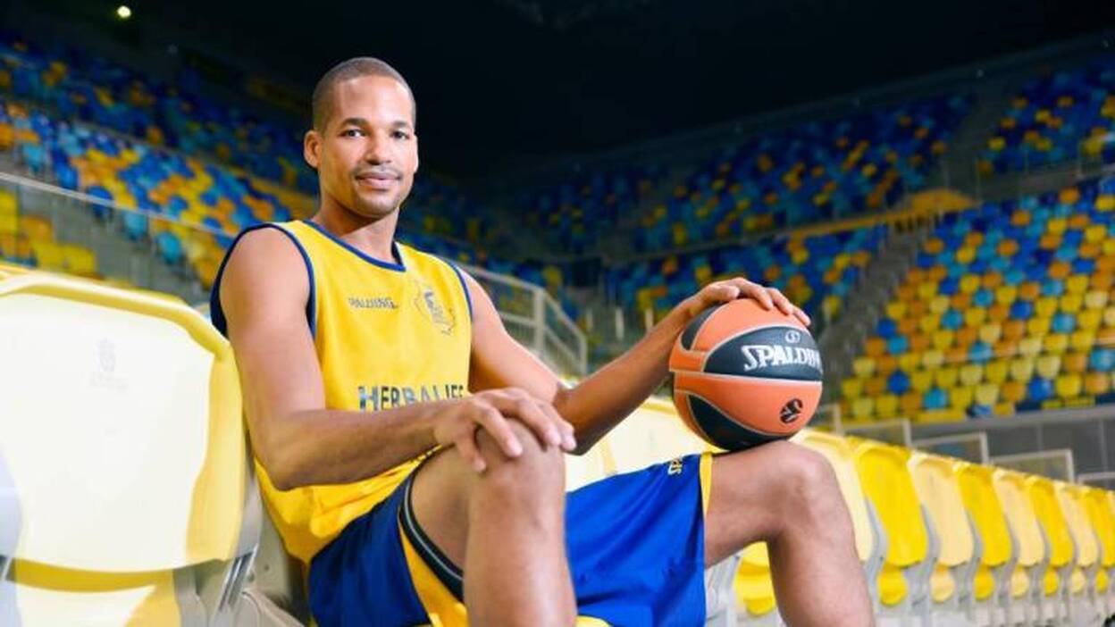 Eulis Báez: «La afición ve todo oscuro, pero el equipo no debe agobiarse»