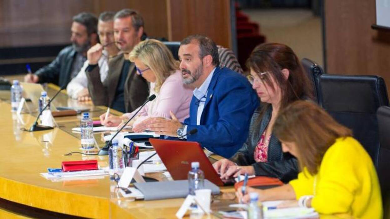 La ULPGC congela la mayor parte de la OPE de administración y servicios