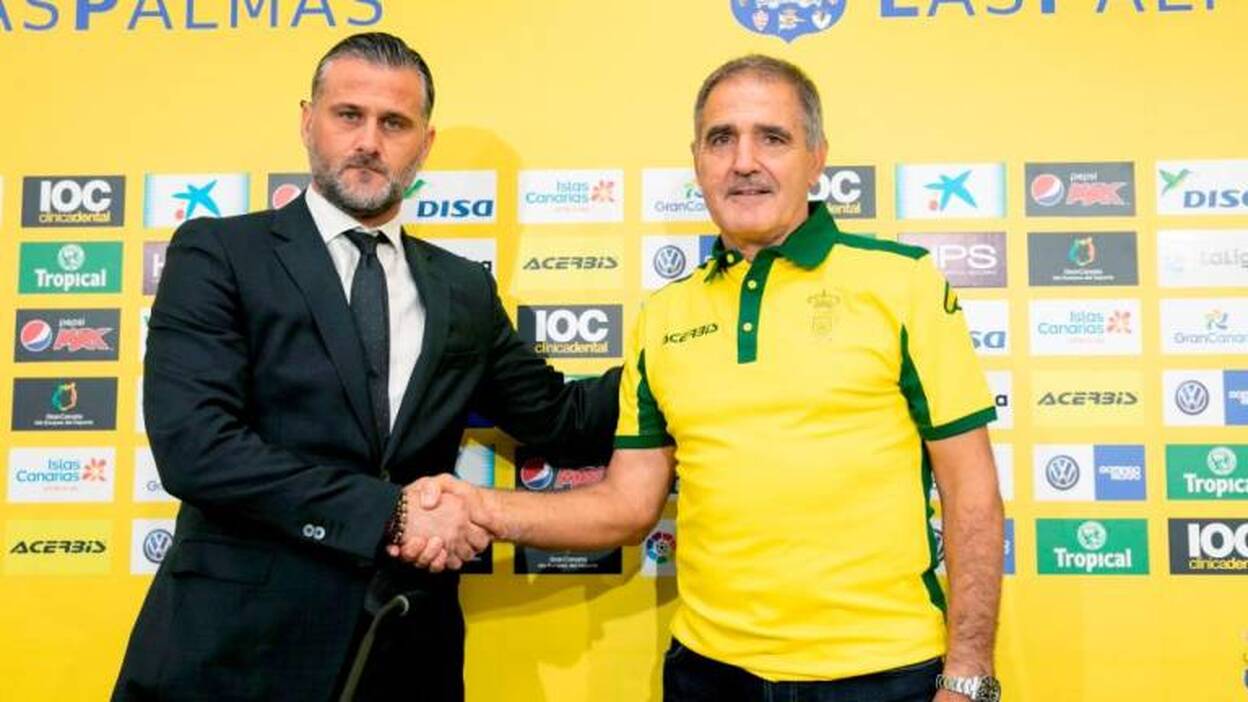 Una accidentada rueda de prensa