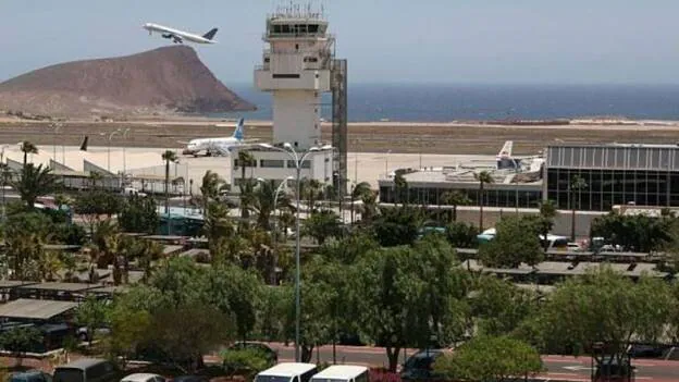 Imagen del Aeropuerto Tenerife Sur, donde fue detenido el hombre que roció con ácido a su expareja en La Laguna. / C7.