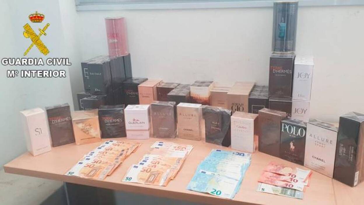 Detenidos por robos continuados en perfumerías de Corralejo