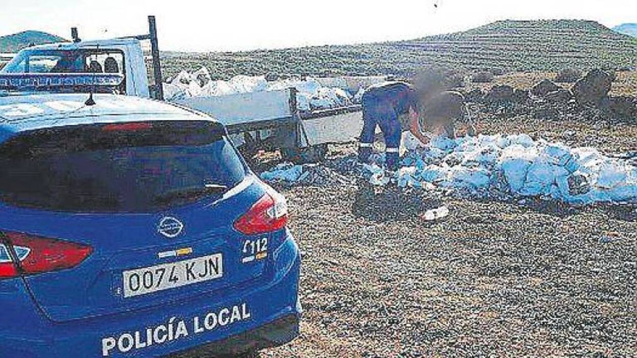 La Policía Local identifica al autor de un vertido de 10.000 kilos de escombros