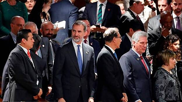 Felipe VI, rey de España, entre los invitados a la toma de posesión del nuevo presidente de México. /  Efe
