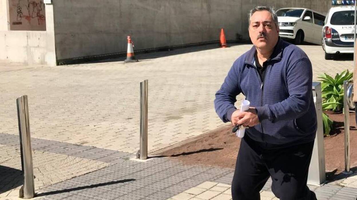 El presunto asesino de Juani Ramos, condenado a pagar 930,45 euros por atacar a un periodista