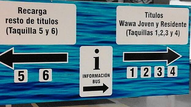 Carteles informativos en la estación de guaguas de San Telmo, en la capital grancanaria.