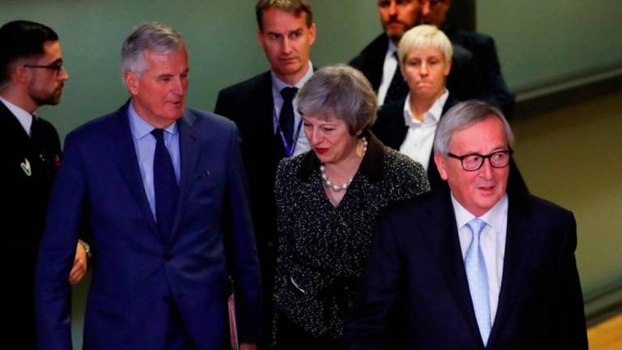 May afronta una moción de confianza a su liderazgo