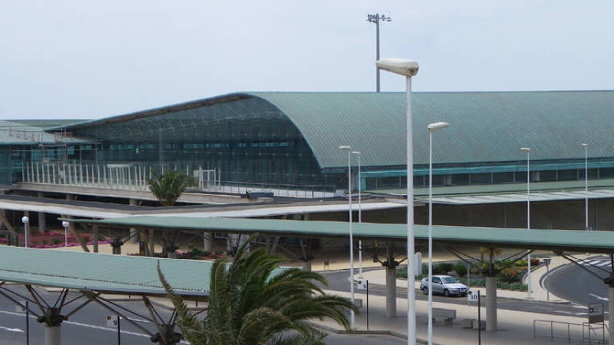 Detenidos al intentar coger dos vuelos con pasaportes falsos