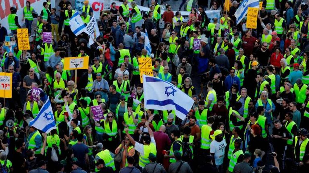 Los chalecos amarillos dispuestos a seguir su lucha hasta ser escuchados