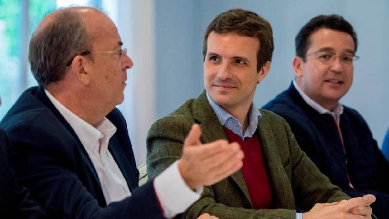 Casado exige al Gobierno que ilegalice a Arran y los CDR