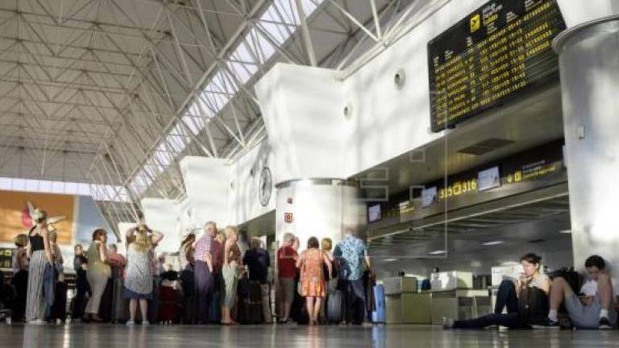 Las aerolíneas no podrán preguntar al viajero si es residente hasta el final