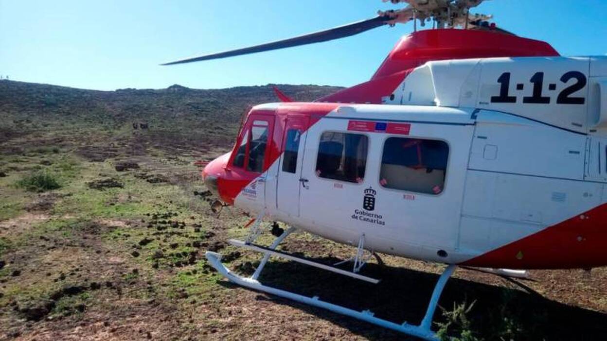 Rescatada en helicóptero tras caer en el cráter de Montaña Roja