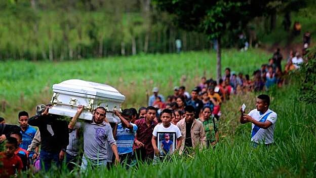 Celebran el funeral de la niña que murió en custodia de EEUU