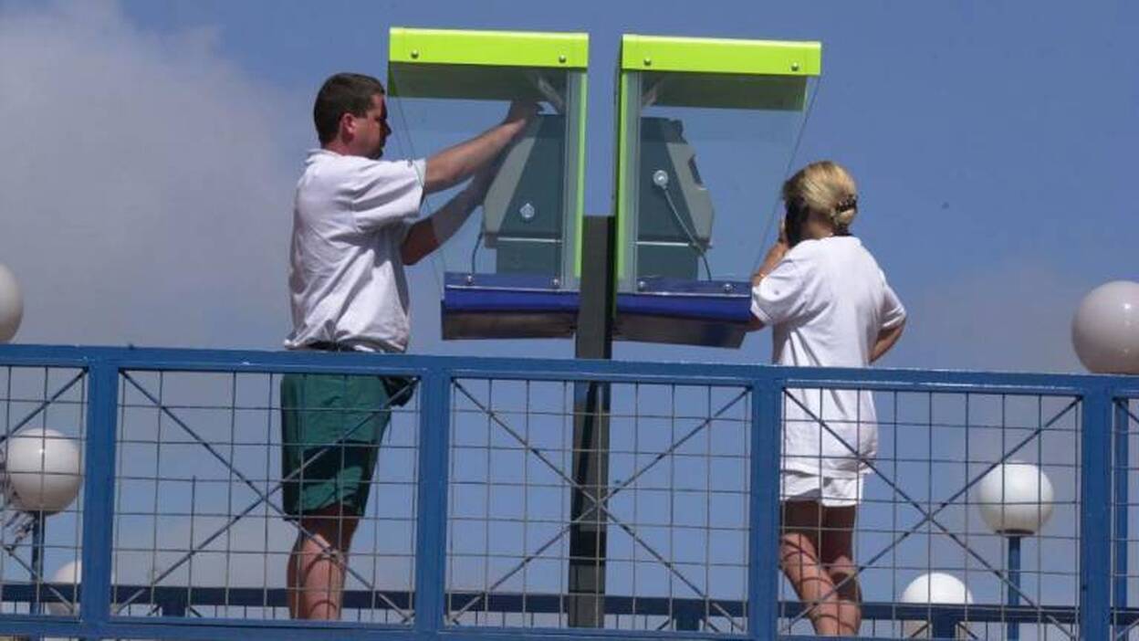 Las cabinas telefónicas se salvan un año más