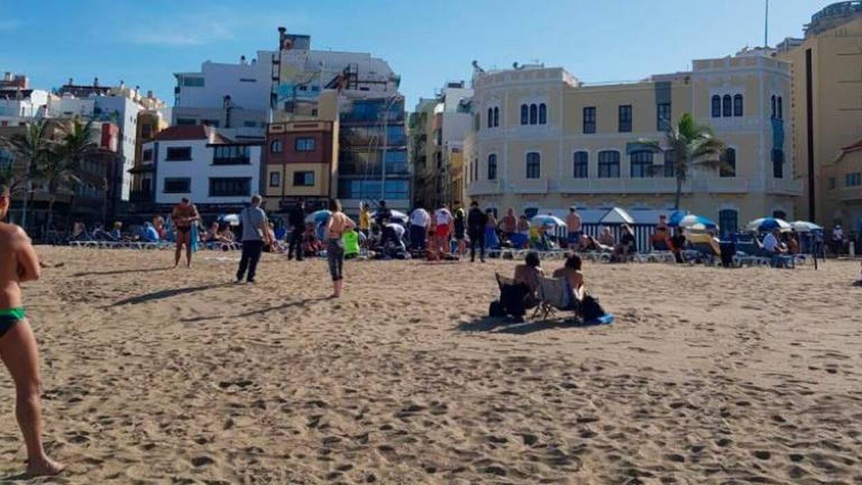 Muere de un infarto en Las Canteras