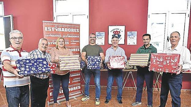 Los Reyes portuarios traen regalos a 70 niños necesitados de La Isleta