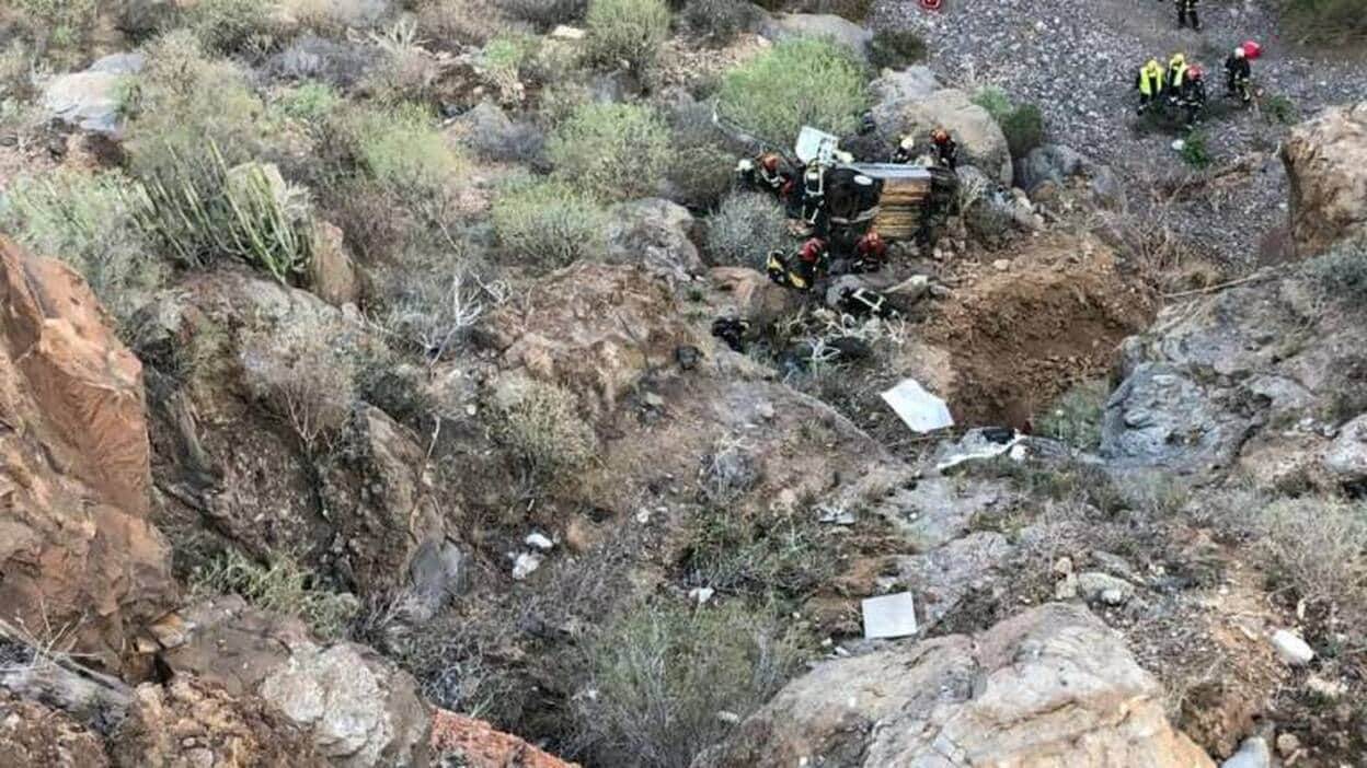 Se precipita con su vehículo por un barranco en Adeje