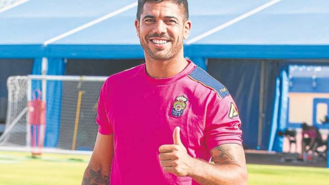 Aythami Artiles es el central que quiere la UD y se negocia su vuelta