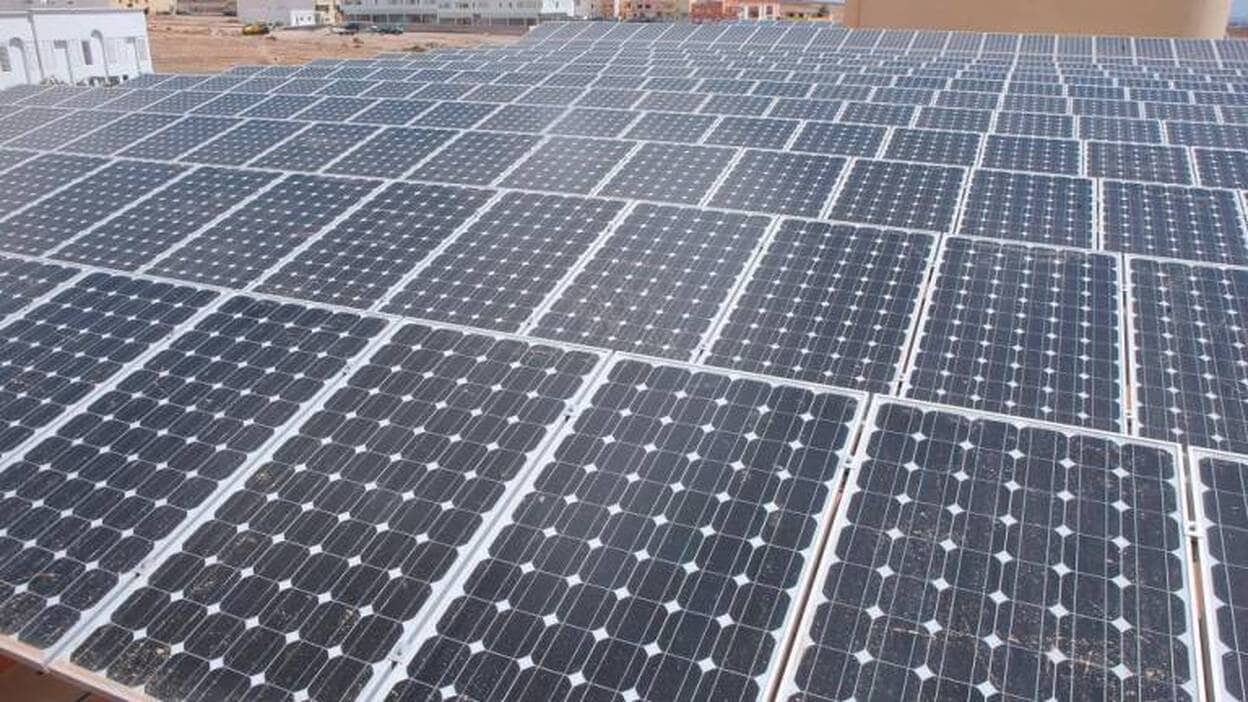 El parque Llanos Pelaos instalará 13.000 placas solares en Antigua