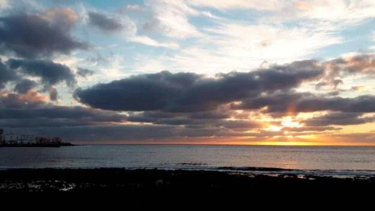 Calima al final del día y ligero ascenso de las temperaturas