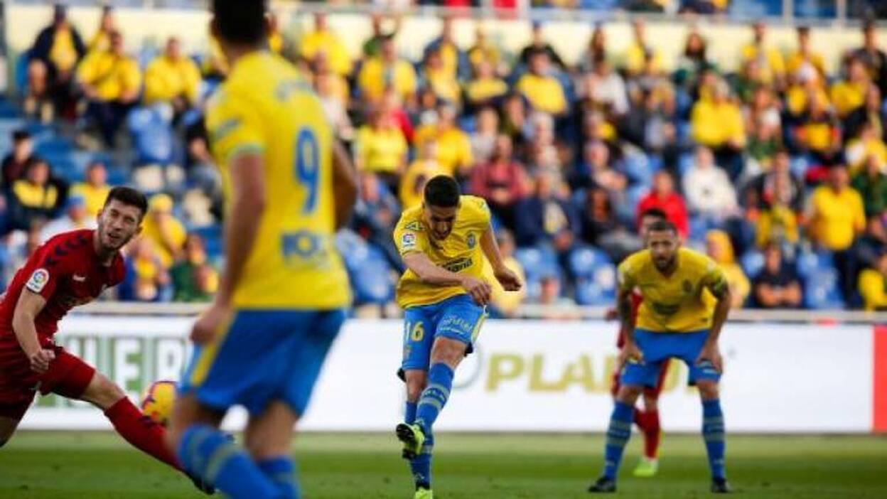 La UD Las Palmas golea al Osasuna (4-1)