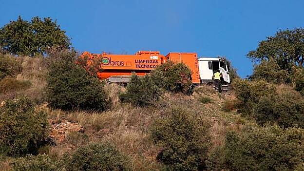 Segundo día de trabajos para hallar al niño que cayó a un pozo en Málaga