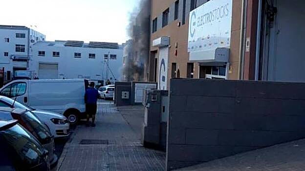 Fuego en el polígono industrial del Tablero
