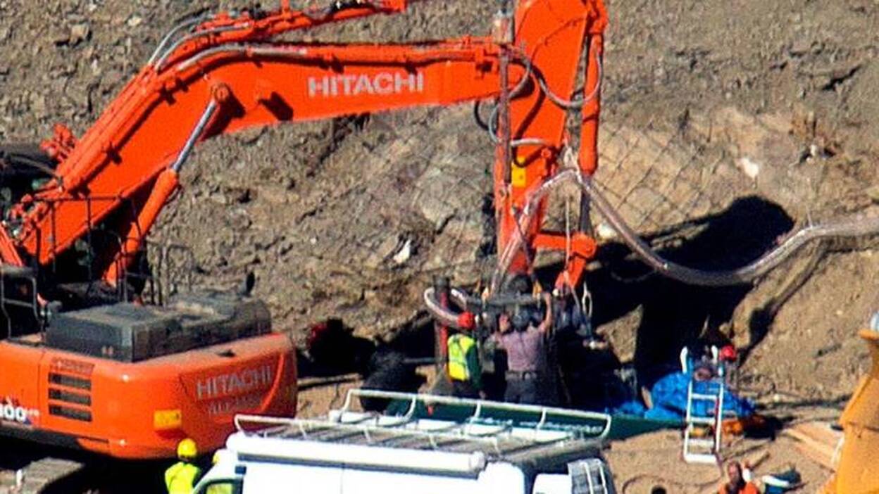 Los bomberos han excavado ya 3,15 metros y están a menos de un metro de Julen