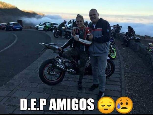 Imagen de la pareja fallecida, publicado por un grupo de motoristas en redes sociales.