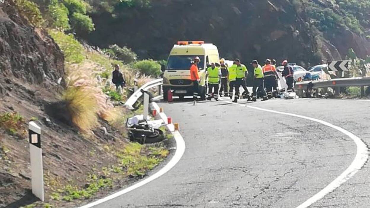 Tres fallecidos en un accidente en Veneguera