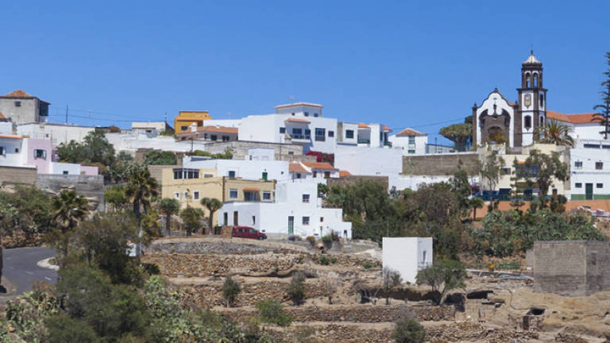 Fallece tras caer por un barranco con su tractor