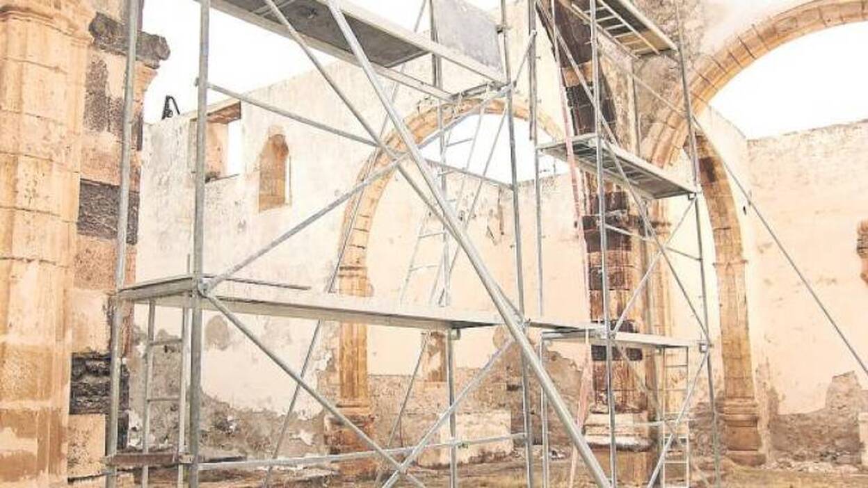 «O se cubre el convento, o se pierde»