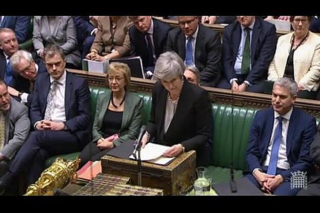 El Parlamento respalda que May mantenga el pulso del ‘brexit’ con Bruselas