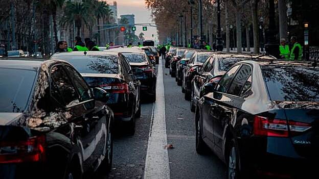 Uber y Cabify dejan de operar en Cataluña este viernes