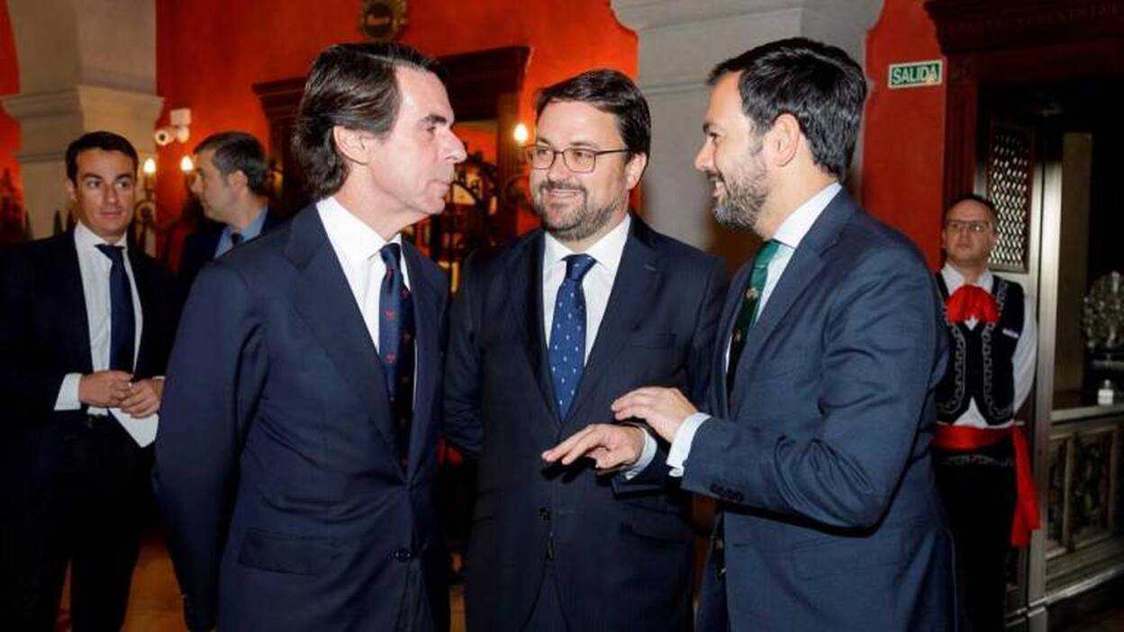 Aznar: La UE hace el ridículo por culpa de España al no reconocer a Guaidó