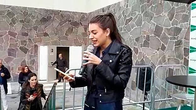 Ana Guerra se encuentra con sus fans